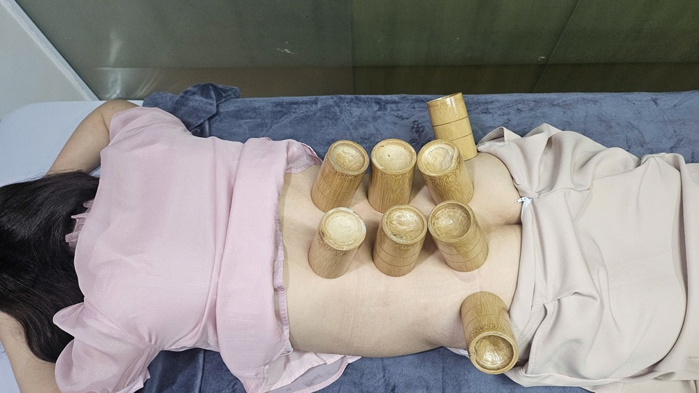 Kỹ thuật xoa bóp bấm huyệt làm mềm bó cơ lưng cấp cho người lao động