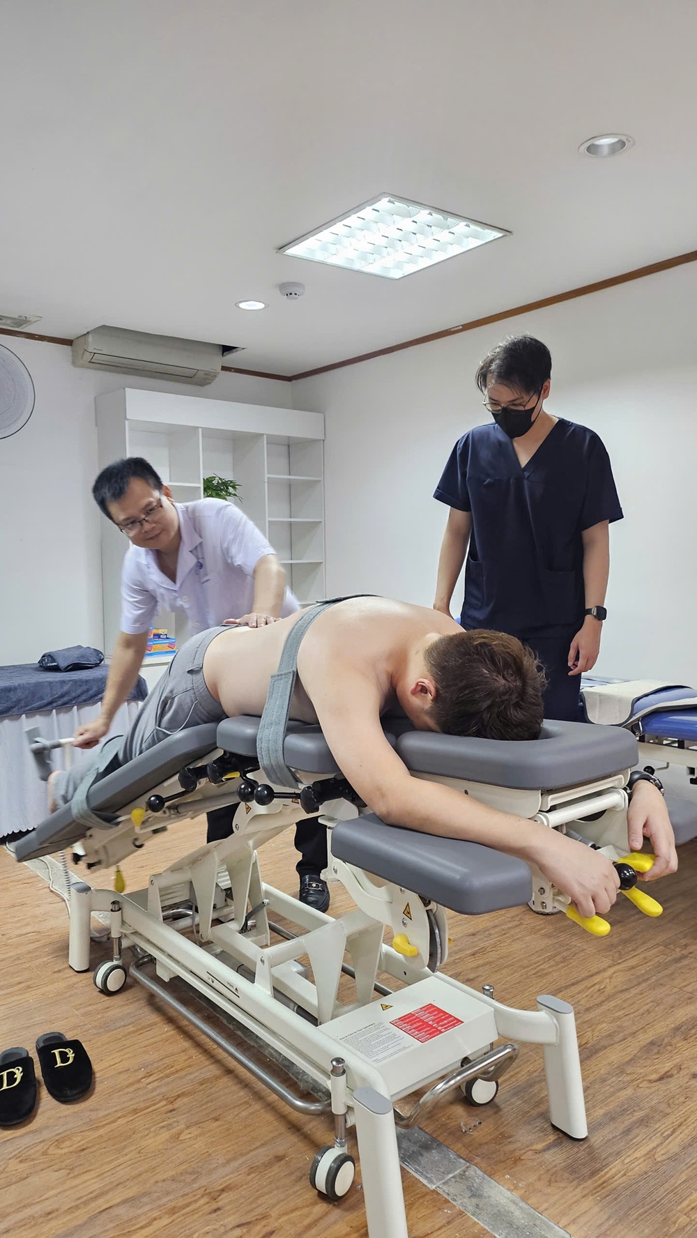 Châm Cứu Bấm Huyệt Lý Thường Kiệt