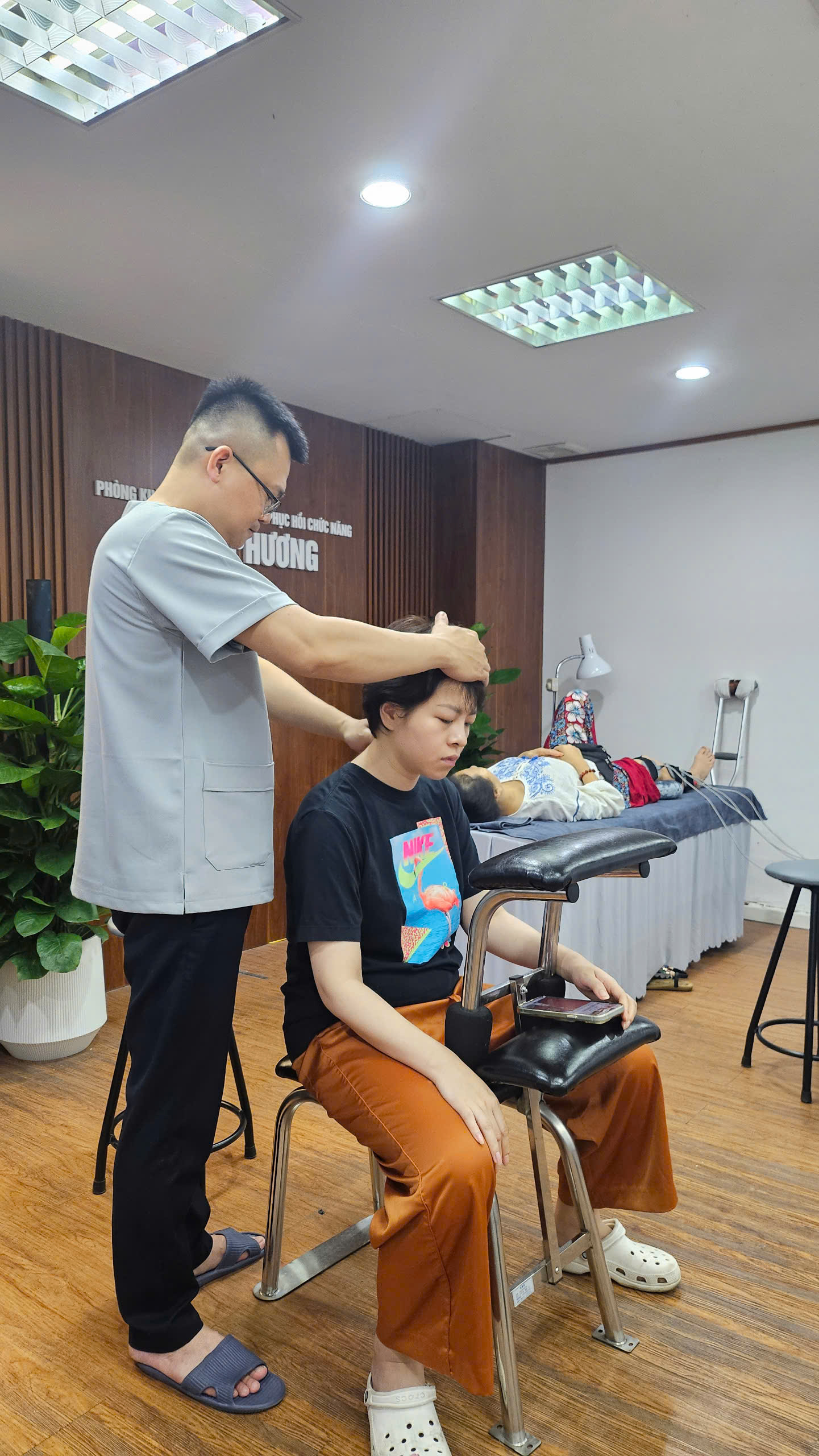Châm Cứu Bấm Huyệt Cửa Nam
