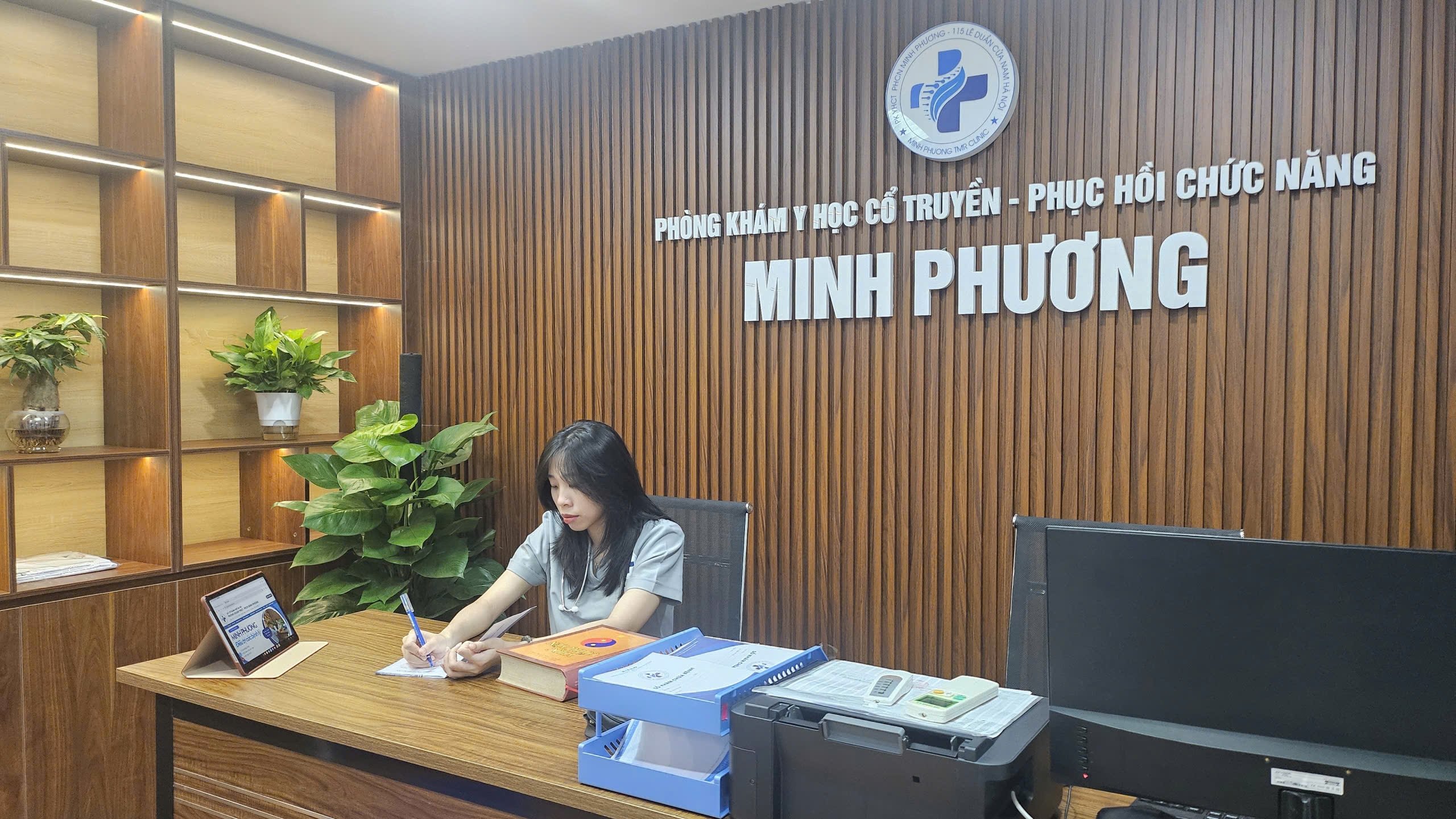 Giảm Đau Tức Thì Nhờ Châm Cứu Bấm Huyệt Vạn Phúc